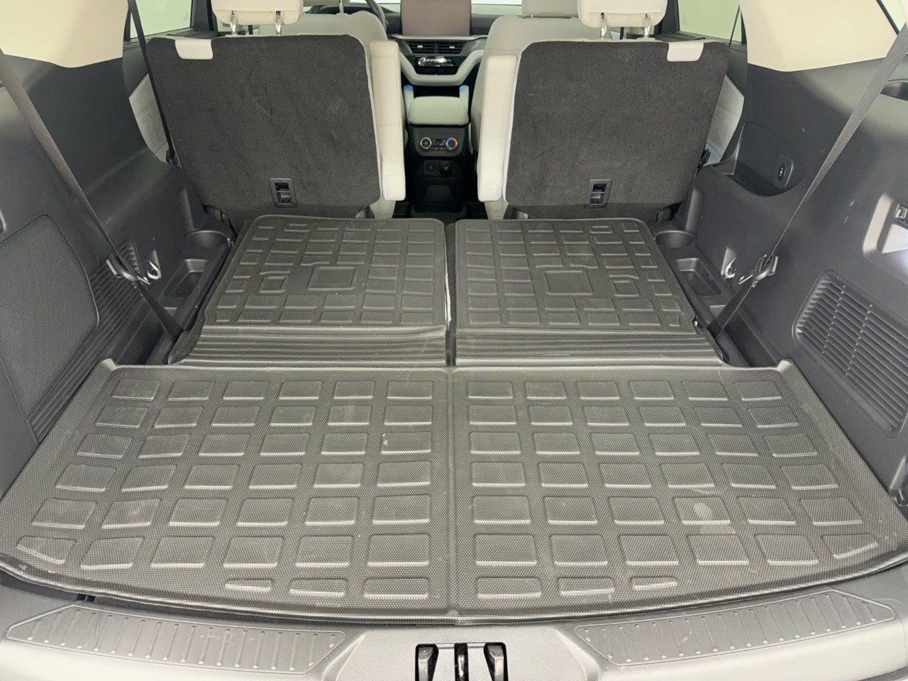 Used 2025 Ford Explorer Platinum w/ LUX Leather Package AWD/4WD image 28