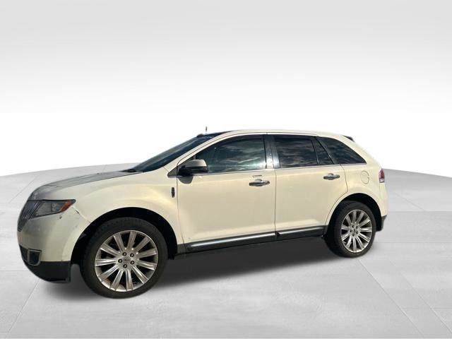 Used 2013 Lincoln MKX FWD image 3