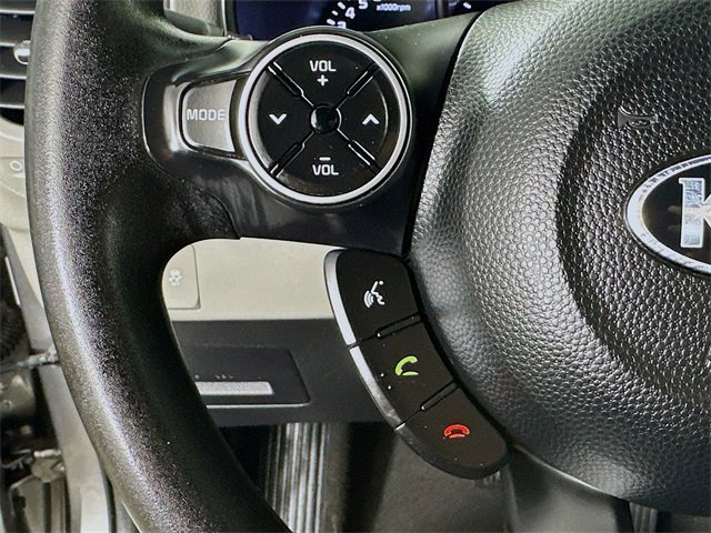 Used 2016 Kia Soul + image 9