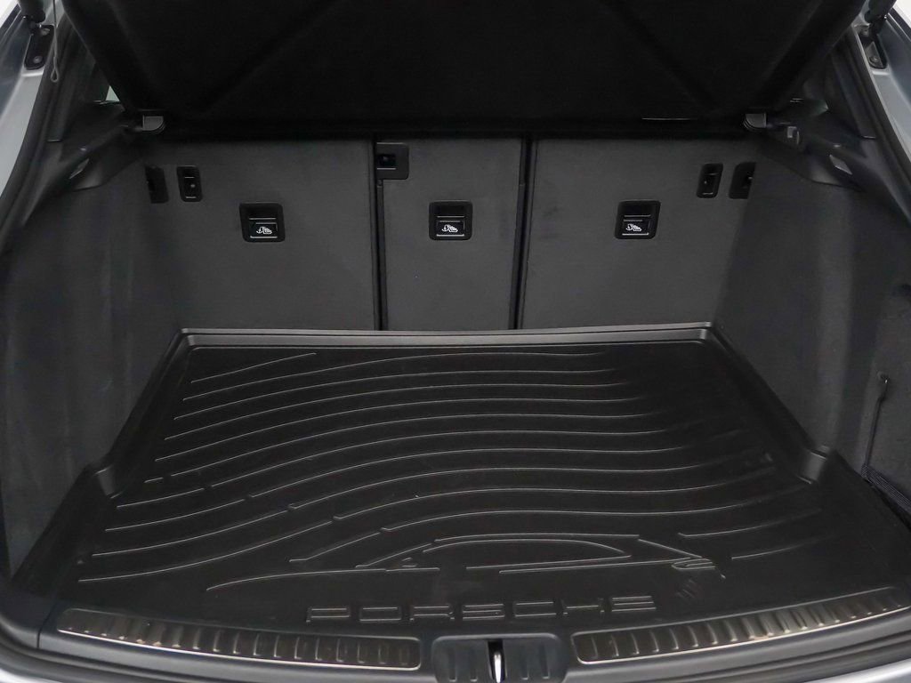 Certified 2025 Porsche Macan image 13