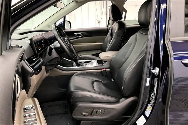 Used 2025 Kia Carnival image 22
