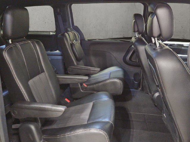 Used 2015 Chrysler Town & Country S FWD image 21