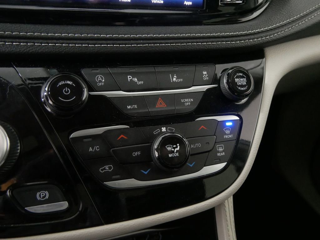 Used 2024 Chrysler Pacifica Limited image 26