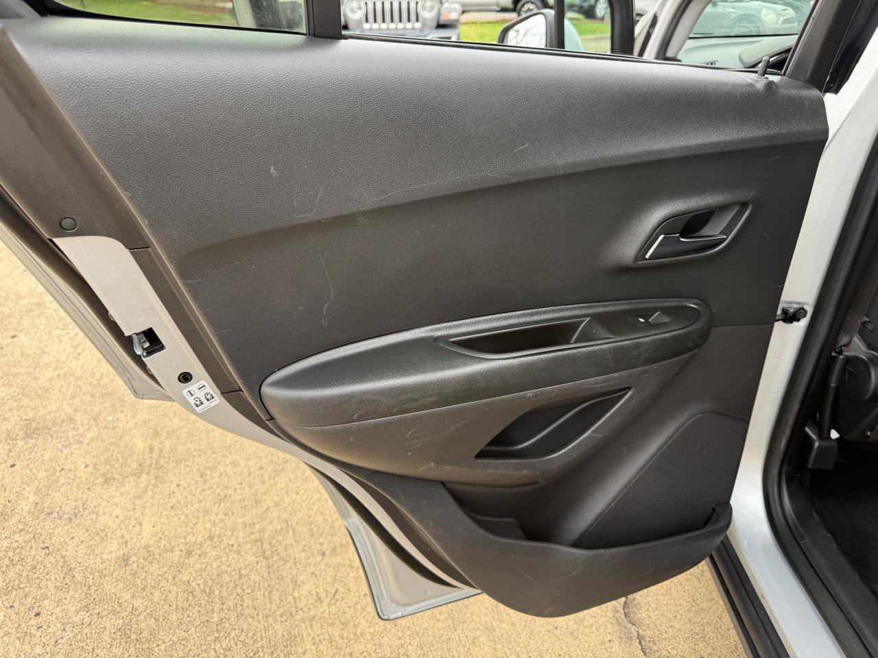 Used 2022 Chevrolet Trax LS w/ Tint and Cruise Package FWD image 10