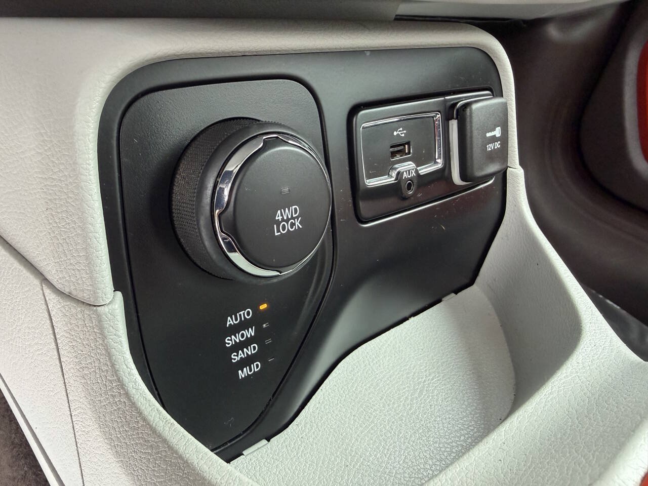 Used 2017 Jeep Renegade Limited AWD/4WD image 21