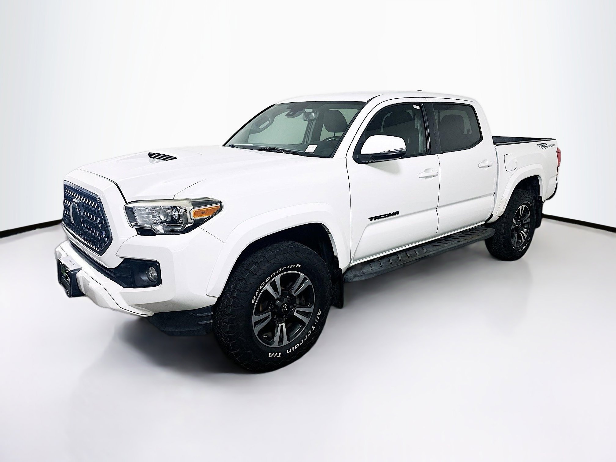Used 2018 Toyota Tacoma TRD Sport w/ Technology Package RWD image 3
