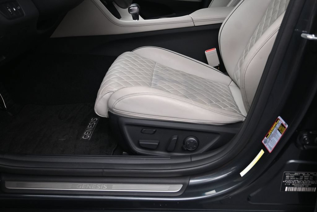 Used 2022 Genesis G70 3.3T RWD image 23
