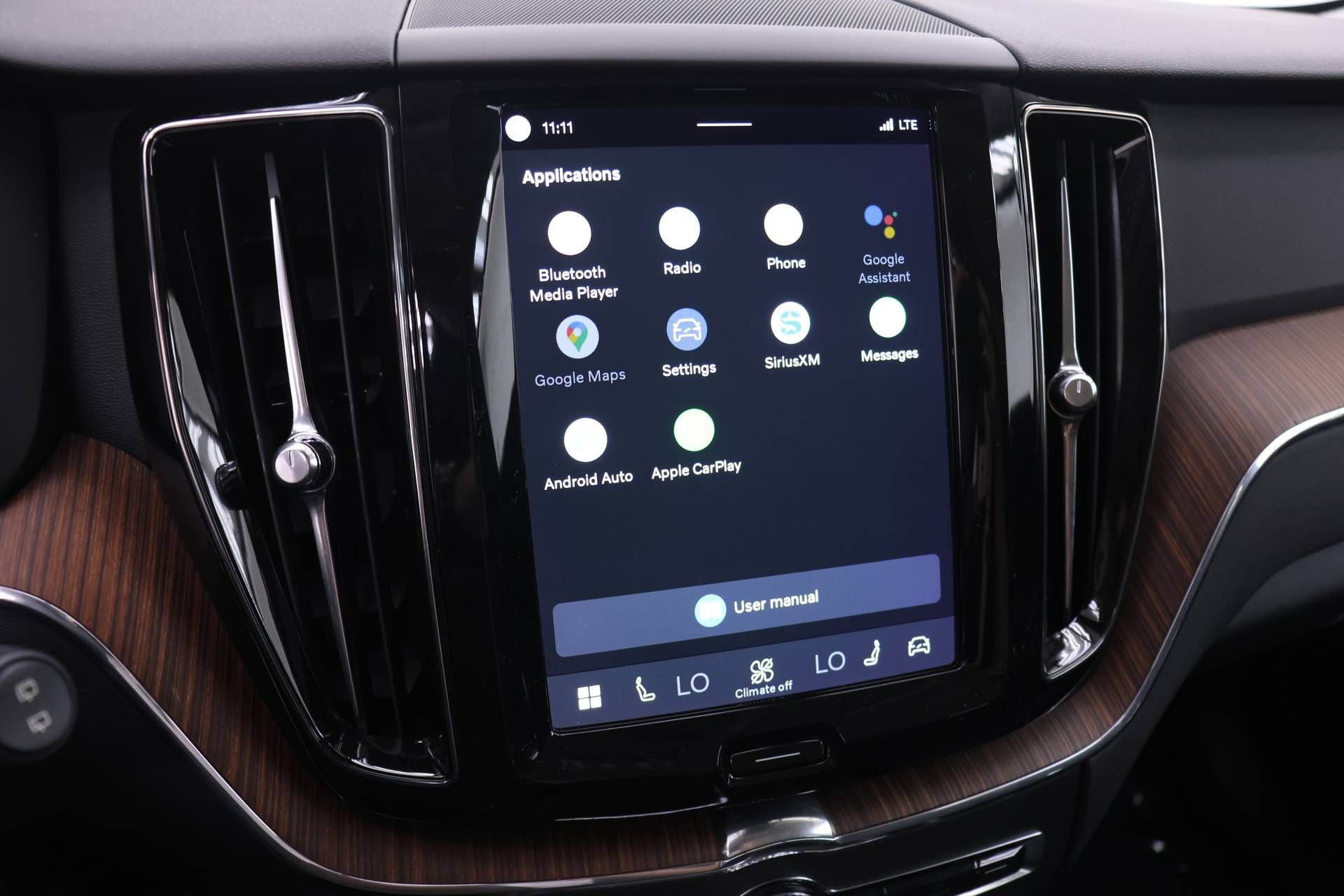 Certified 2023 Volvo XC60 B5 Plus image 11