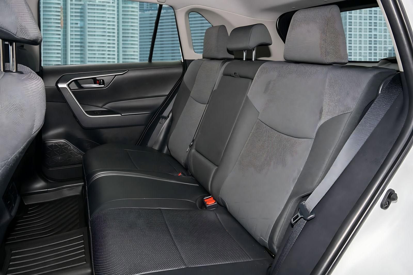 Used 2024 Toyota RAV4 XLE w/ Convenience Package image 16