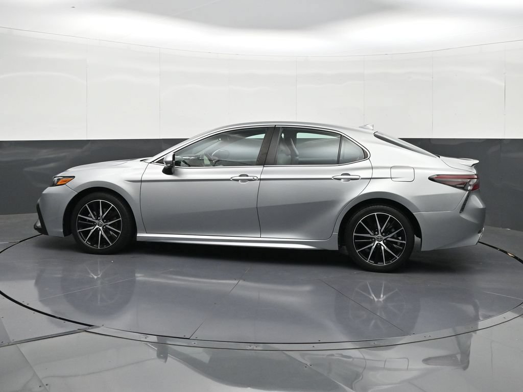 Used 2021 Toyota Camry SE w/ Cold Weather Package AWD/4WD image 2