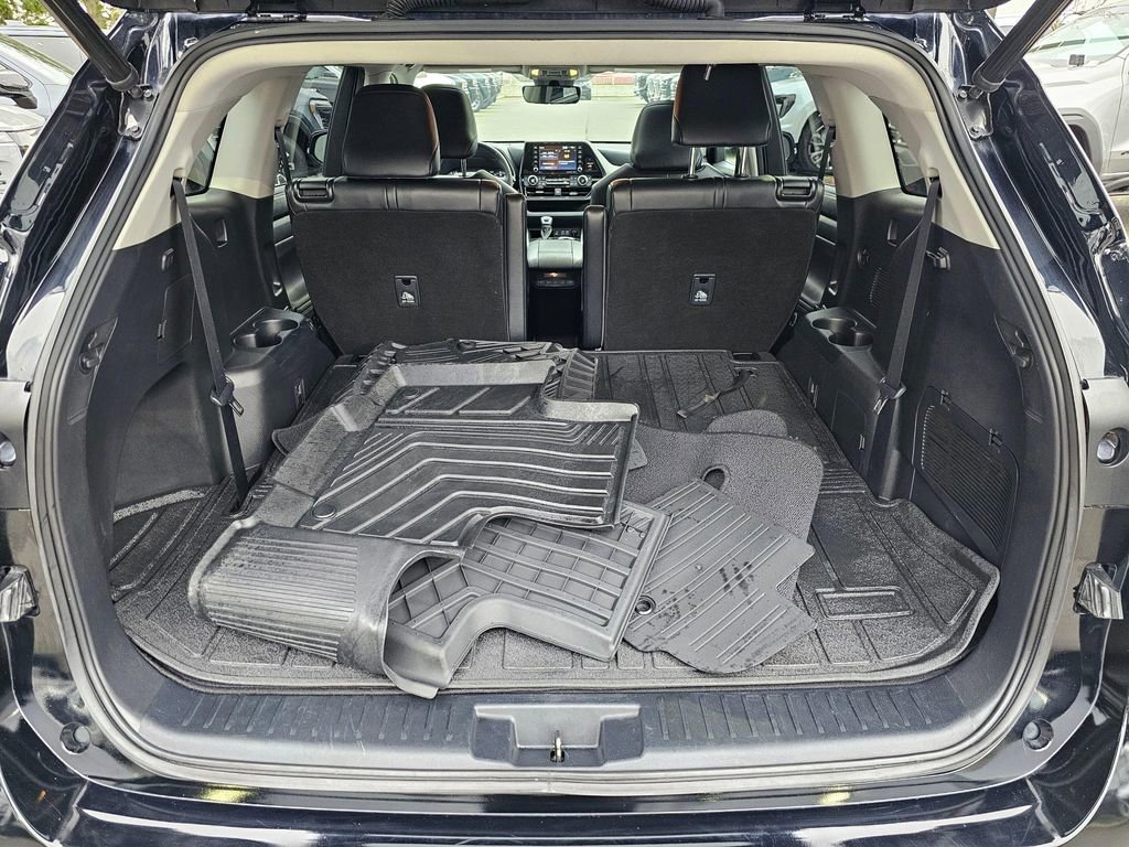 Used 2022 Toyota Highlander XLE image 14
