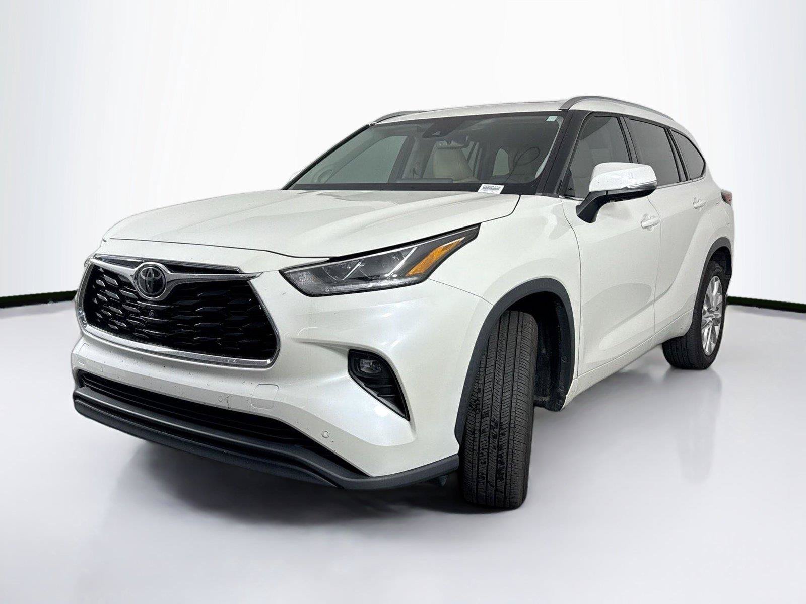 Used 2021 Toyota Highlander Limited FWD image 2