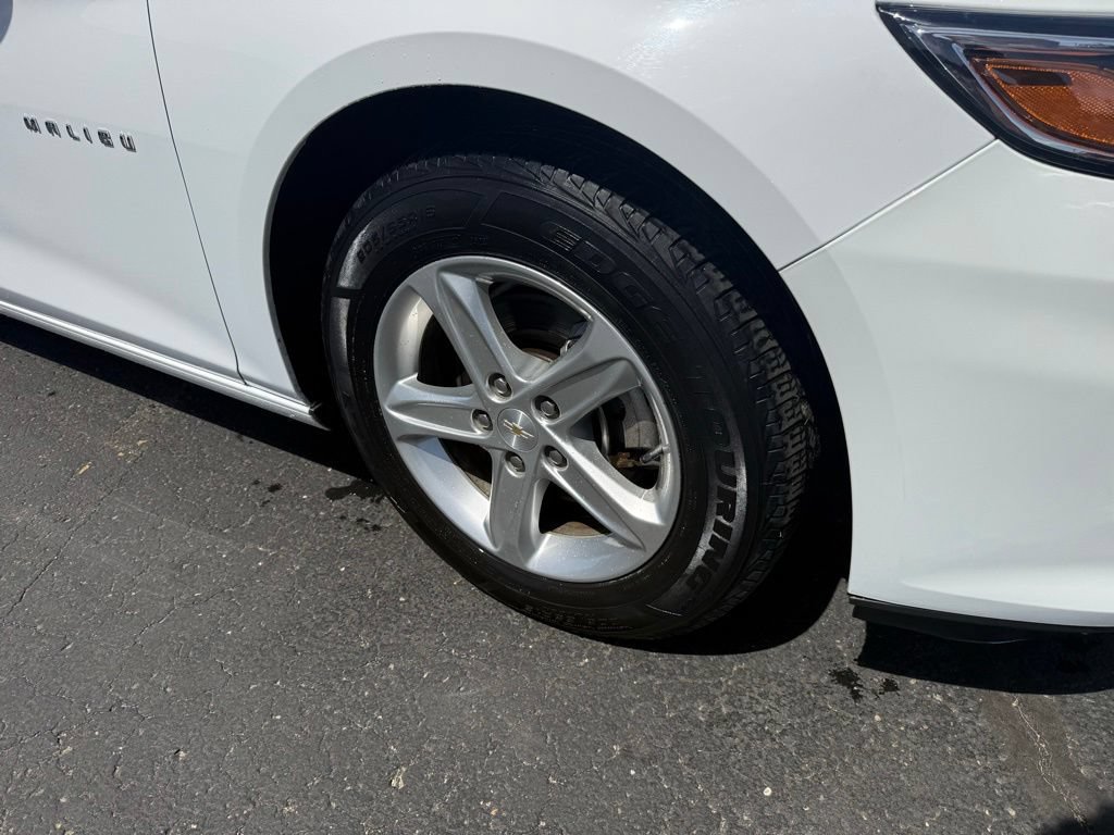 Used 2023 Chevrolet Malibu LT FWD image 3
