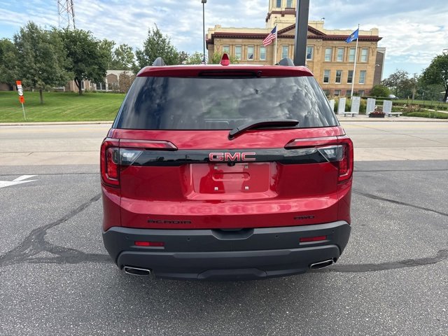 Used 2023 GMC Acadia SLT w/ Elevation Edition image 4