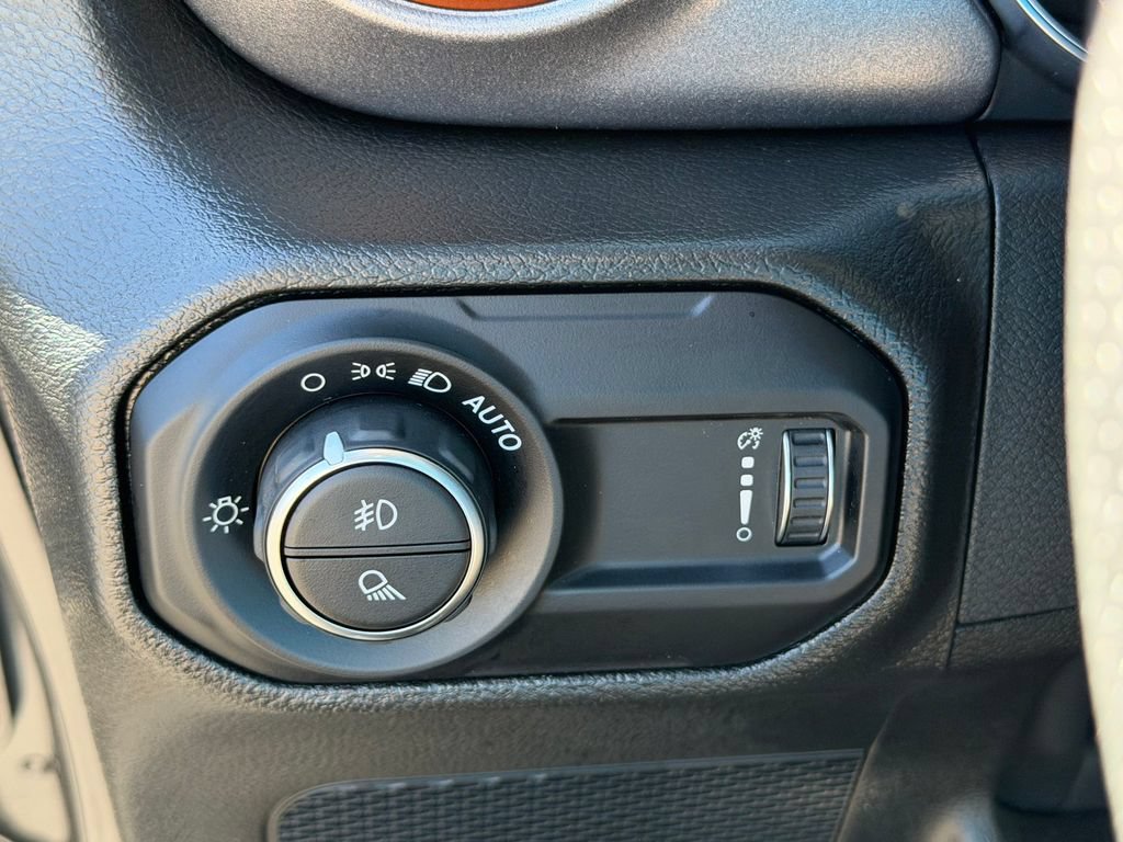 Used 2023 Jeep Gladiator Mojave AWD/4WD image 11