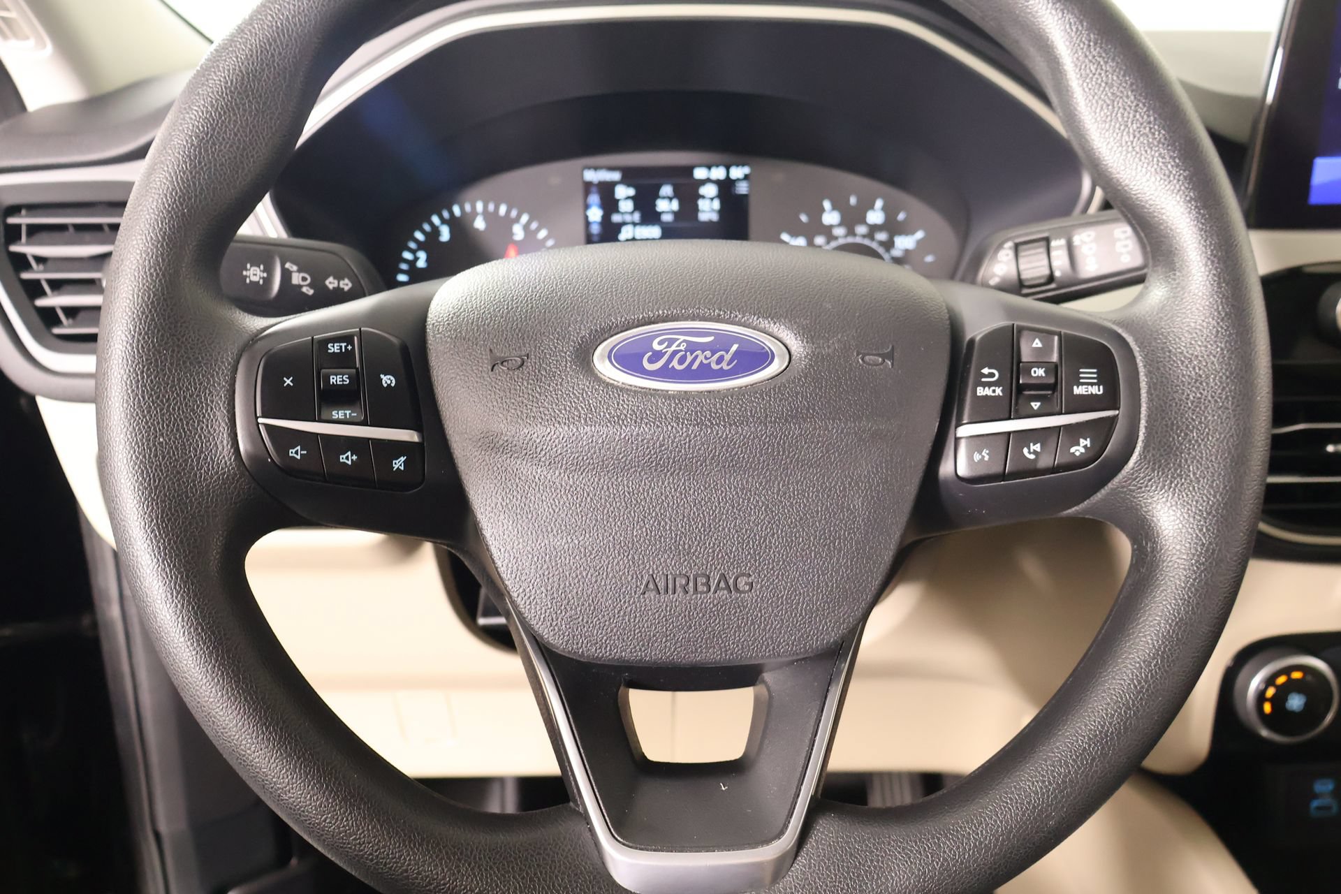 Used 2022 Ford Escape SE FWD image 3