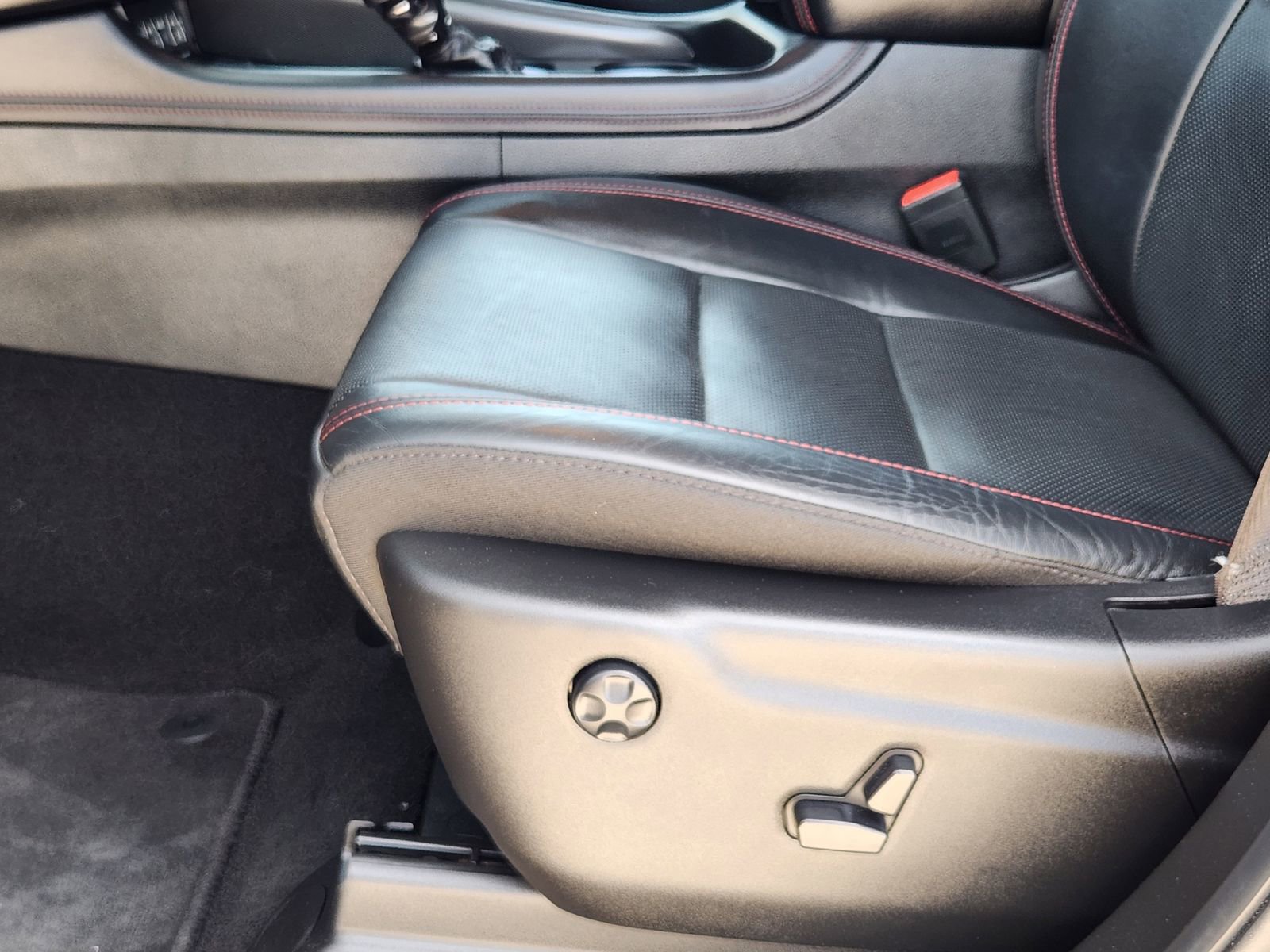 Used 2025 Dodge Durango GT image 25