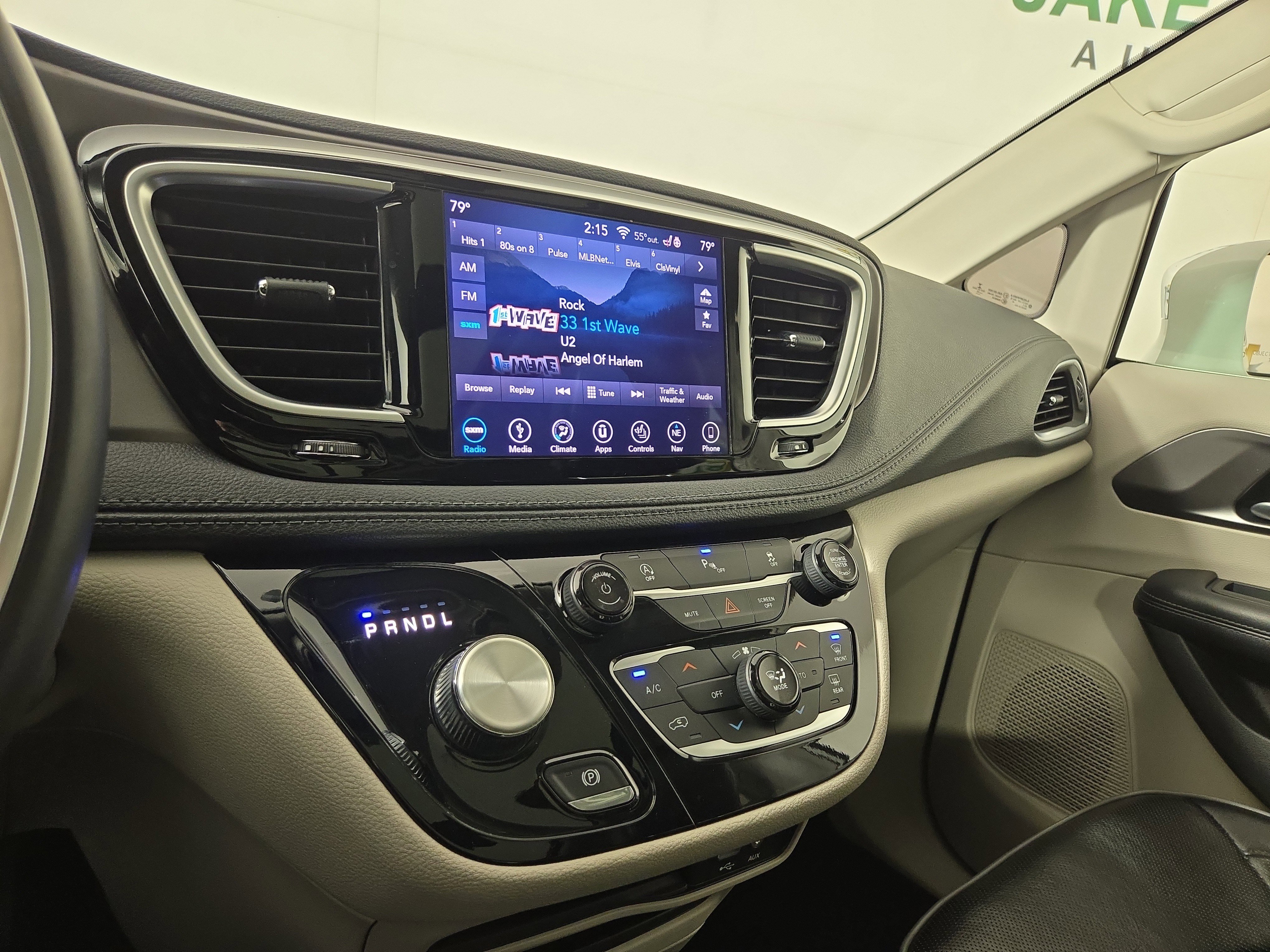 Used 2018 Chrysler Pacifica Limited image 24