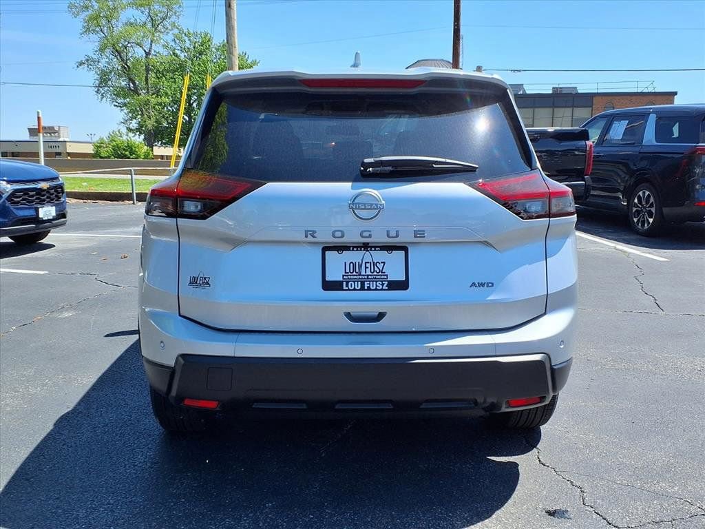 Used 2025 Nissan Rogue SV AWD/4WD image 32