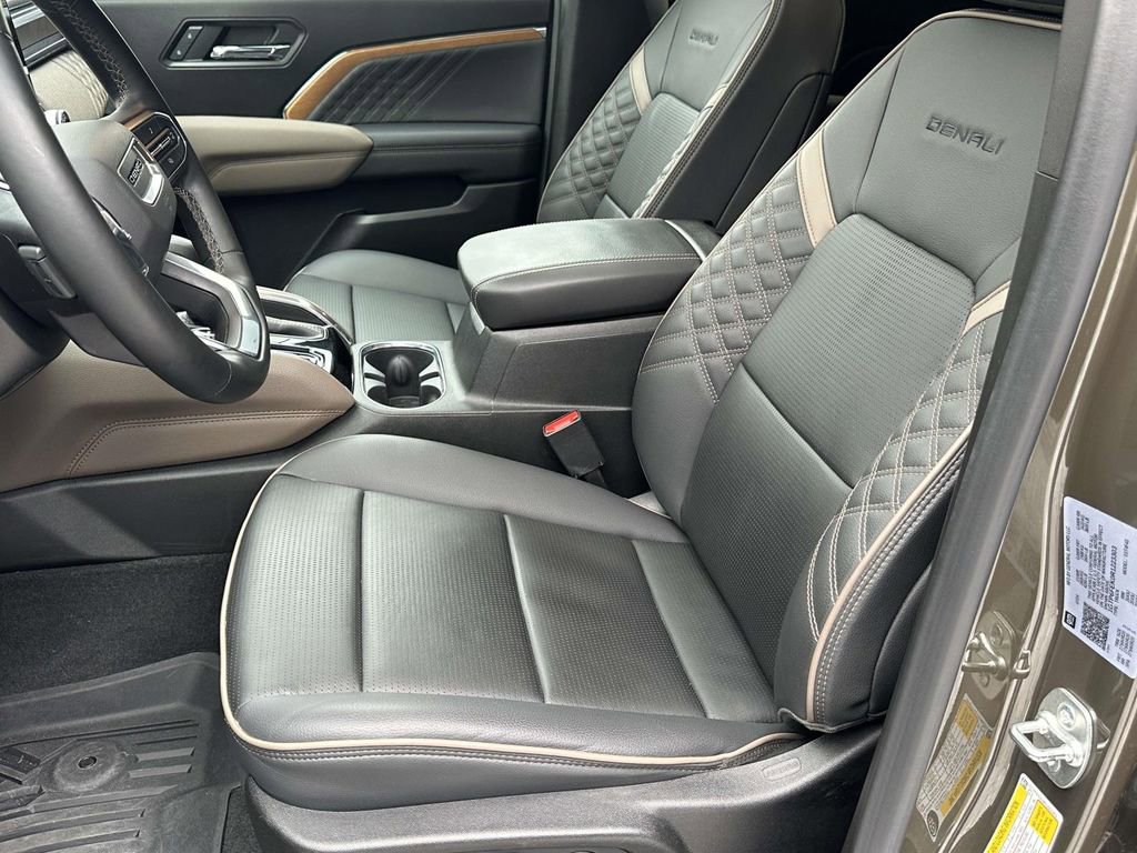Used 2024 GMC Canyon Denali image 12