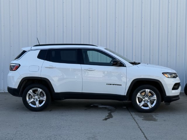 Used 2024 Jeep Compass Latitude AWD/4WD image 3