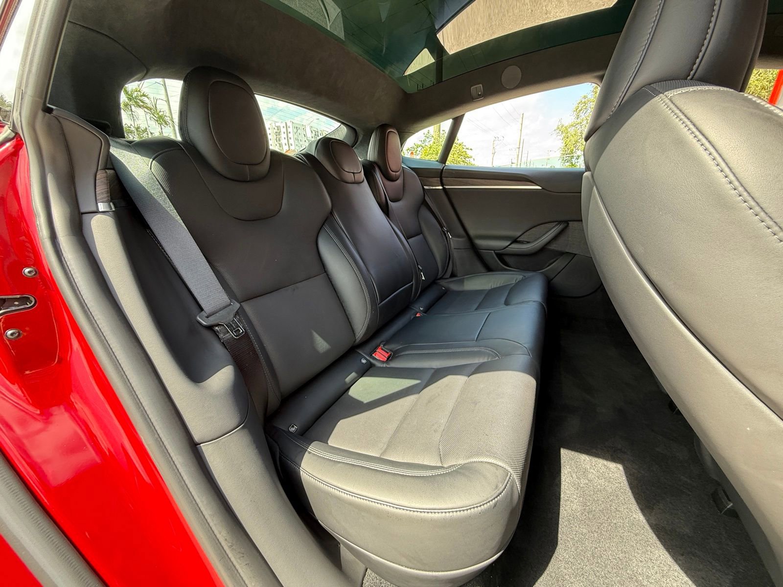 Used 2022 Tesla Model S image 14