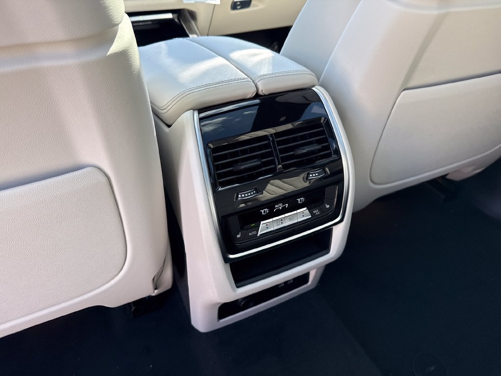 New 2027 BMW X7 M60i AWD/4WD image 20