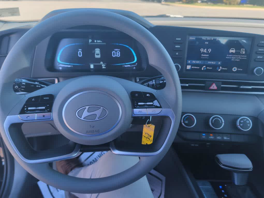 New 2026 Hyundai Elantra SE FWD image 23