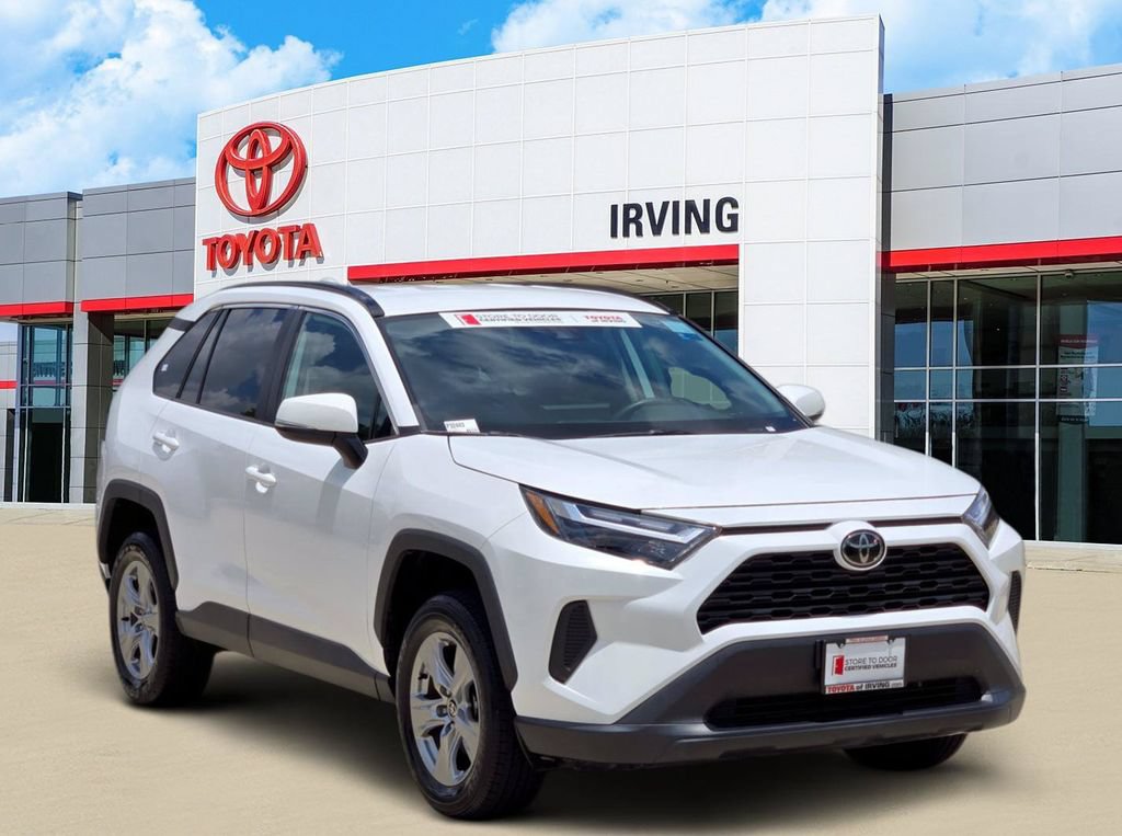 Used 2024 Toyota RAV4 XLE AWD/4WD image 2
