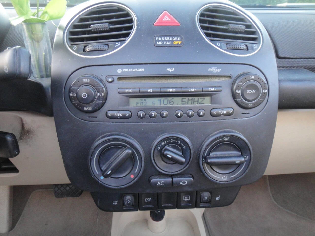 Used 2008 Volkswagen Beetle SE image 10