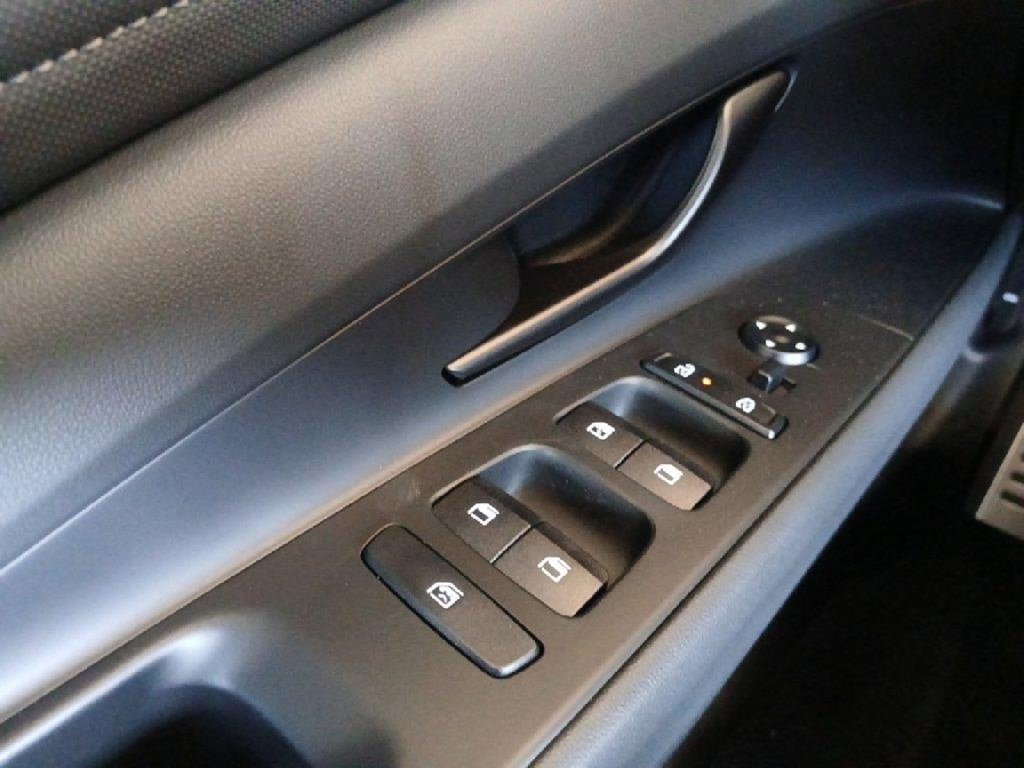 New 2026 Hyundai Elantra SEL Sport FWD image 18