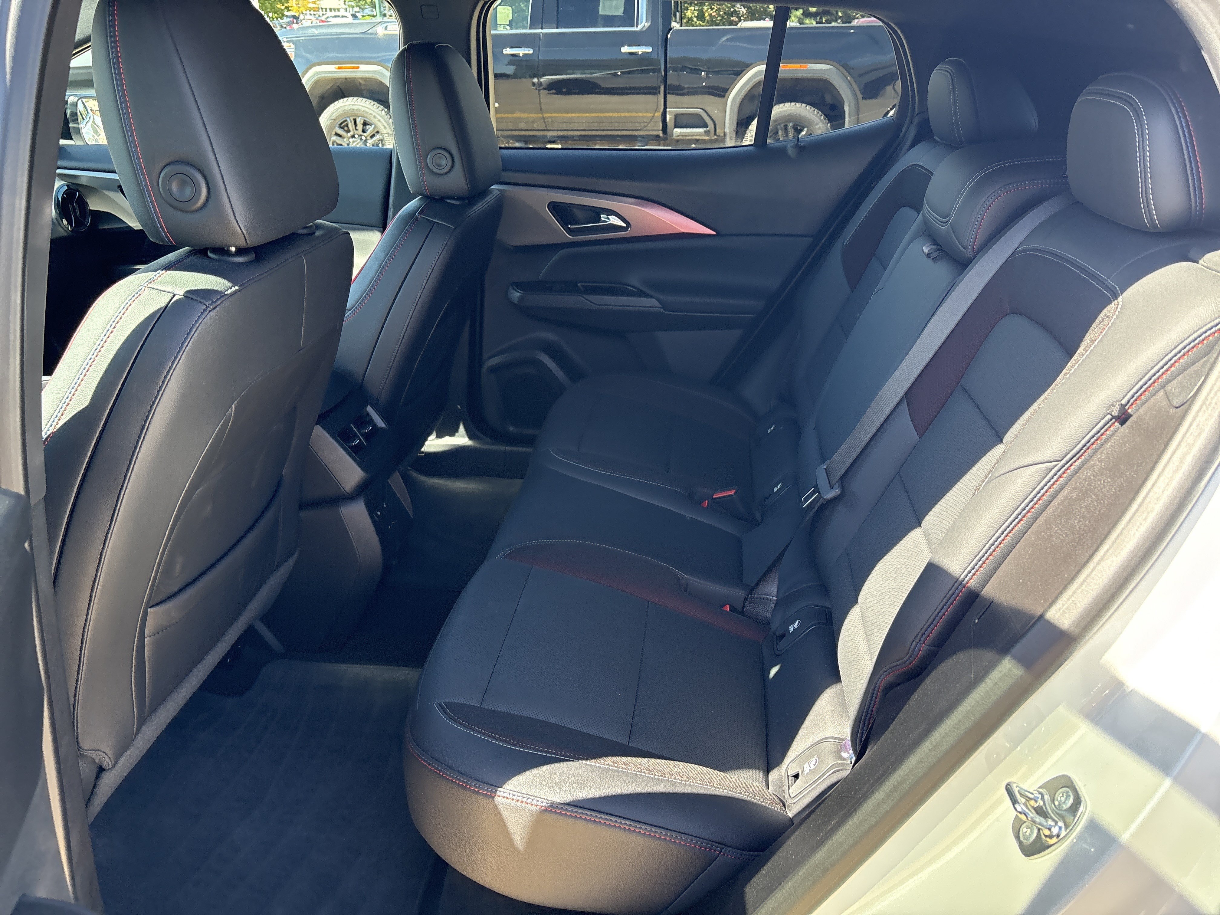 Used 2024 Chevrolet Equinox EV RS FWD image 13