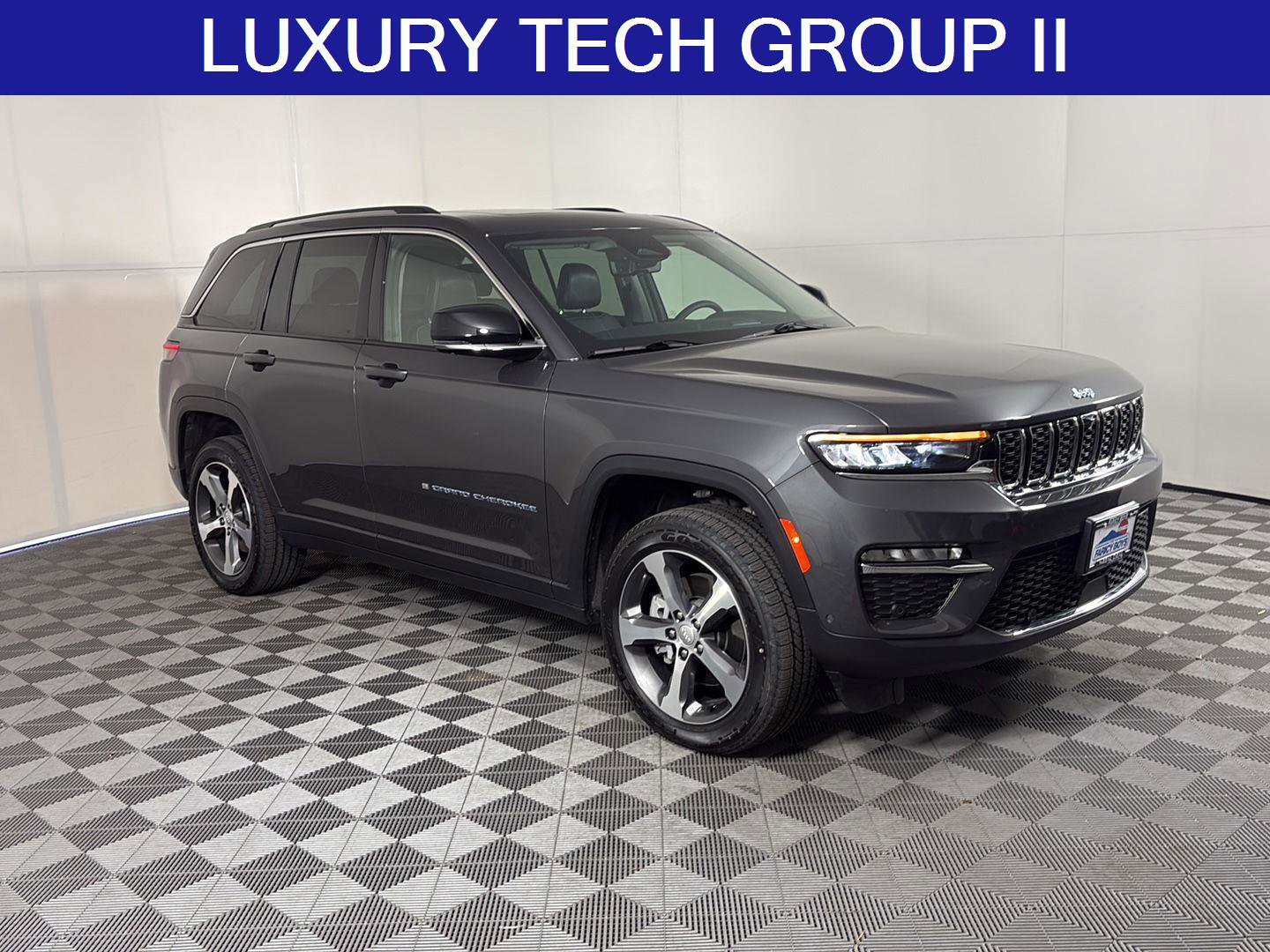 Used 2022 Jeep Grand Cherokee Limited 4xe w/ Luxury Tech Group II AWD/4WD image 2