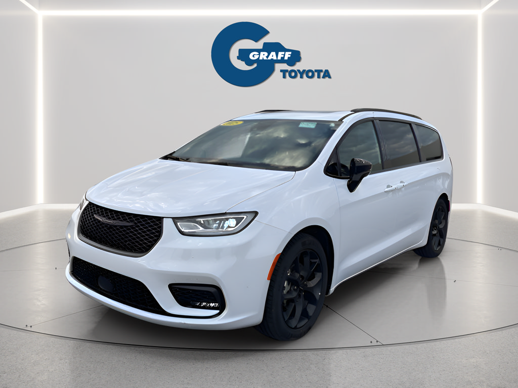 Used 2025 Chrysler Pacifica Limited FWD image 1