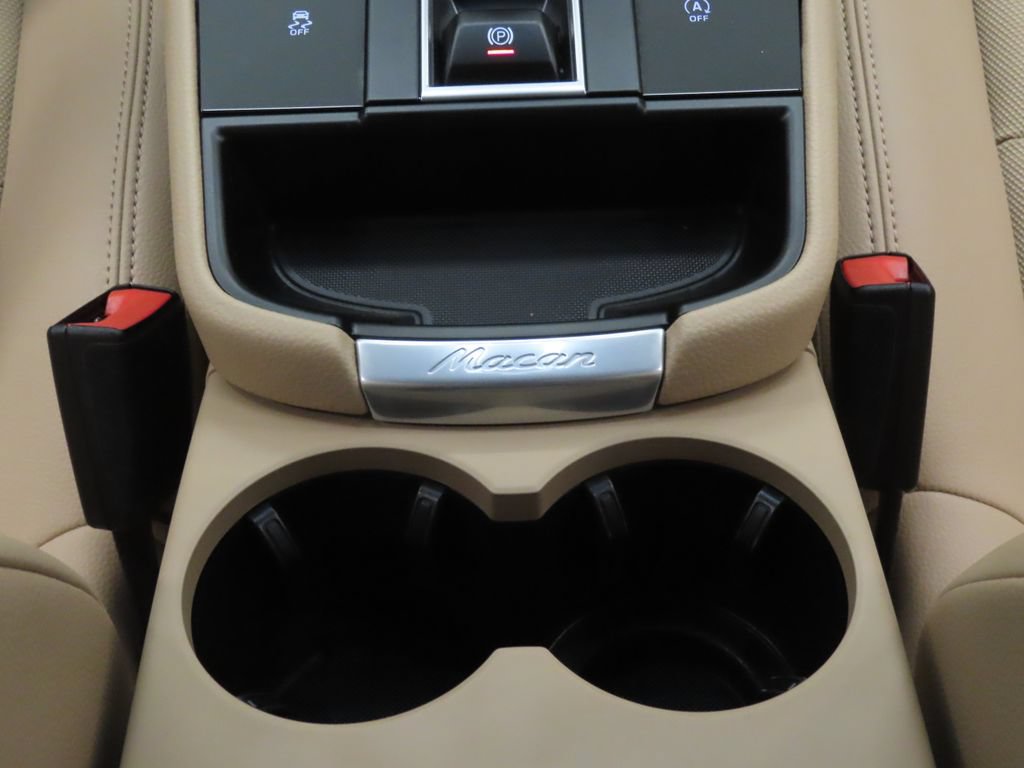 Certified 2026 Porsche Macan AWD/4WD image 29