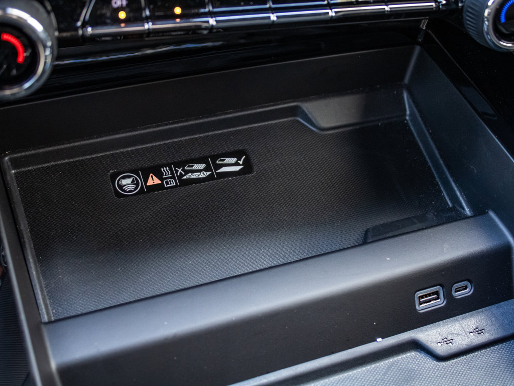 Used 2025 Chevrolet Suburban High Country image 37