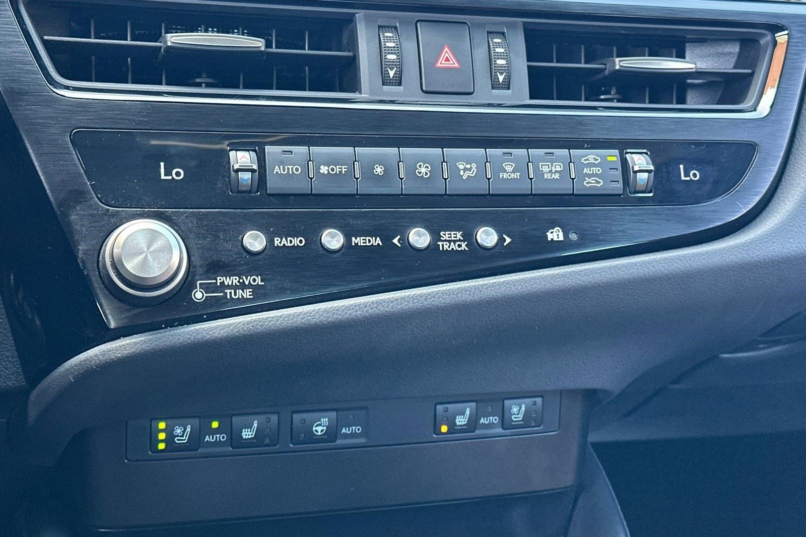 Used 2025 Lexus ES 300h w/ Premium Package image 26