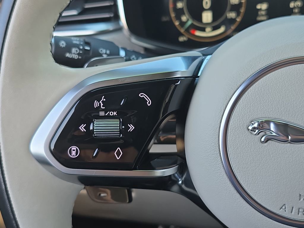 Used 2025 Jaguar F-PACE R-Dynamic S image 17