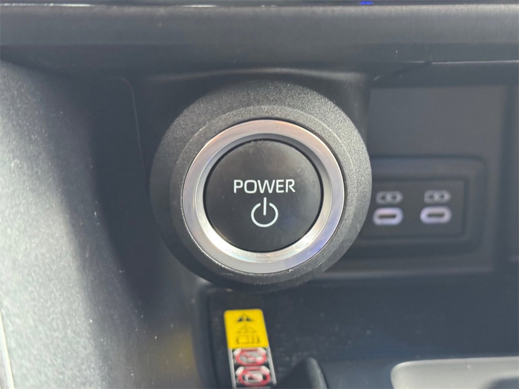 Used 2023 Toyota Venza LE image 17