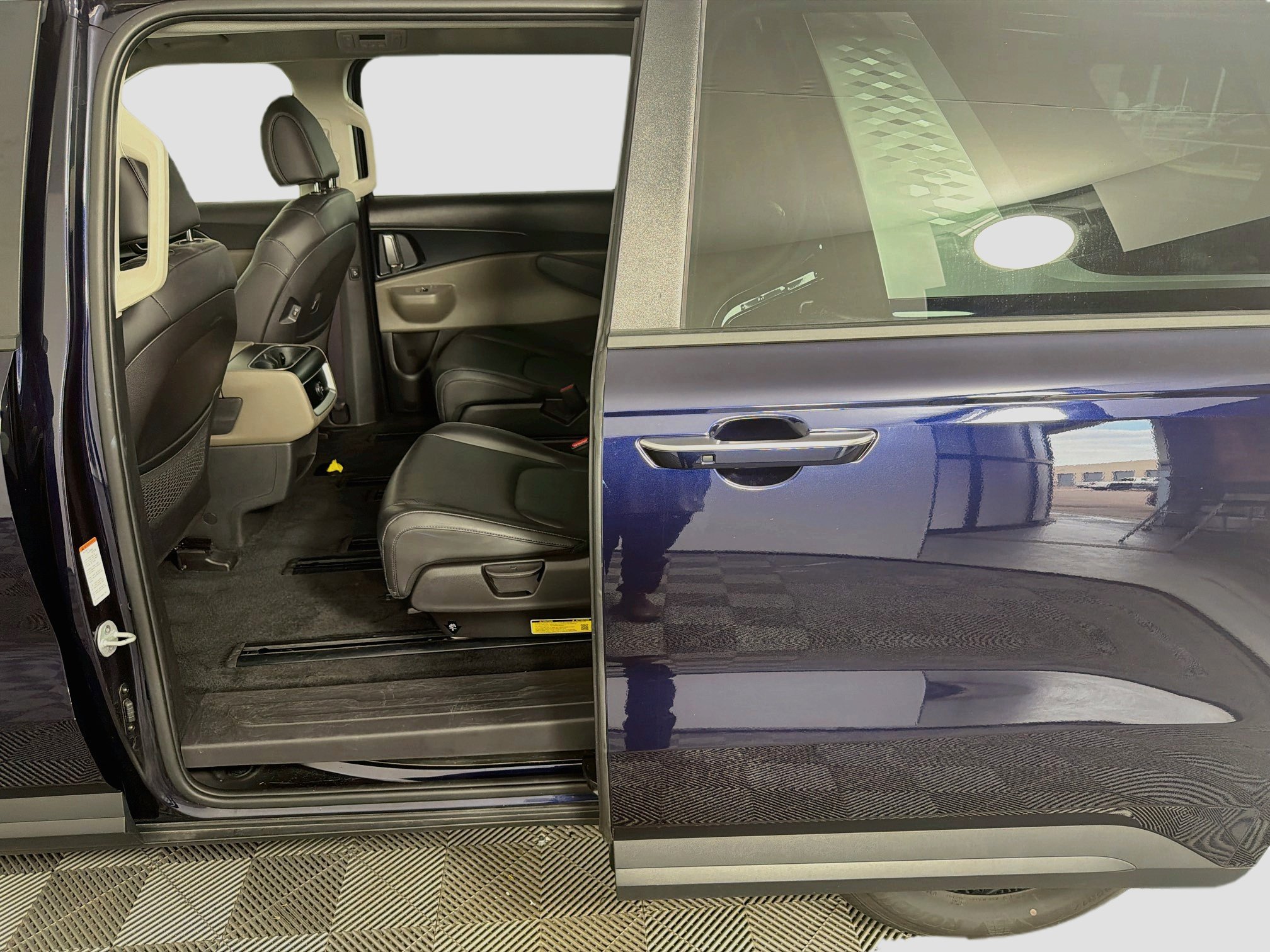 Used 2026 Kia Carnival FWD image 27