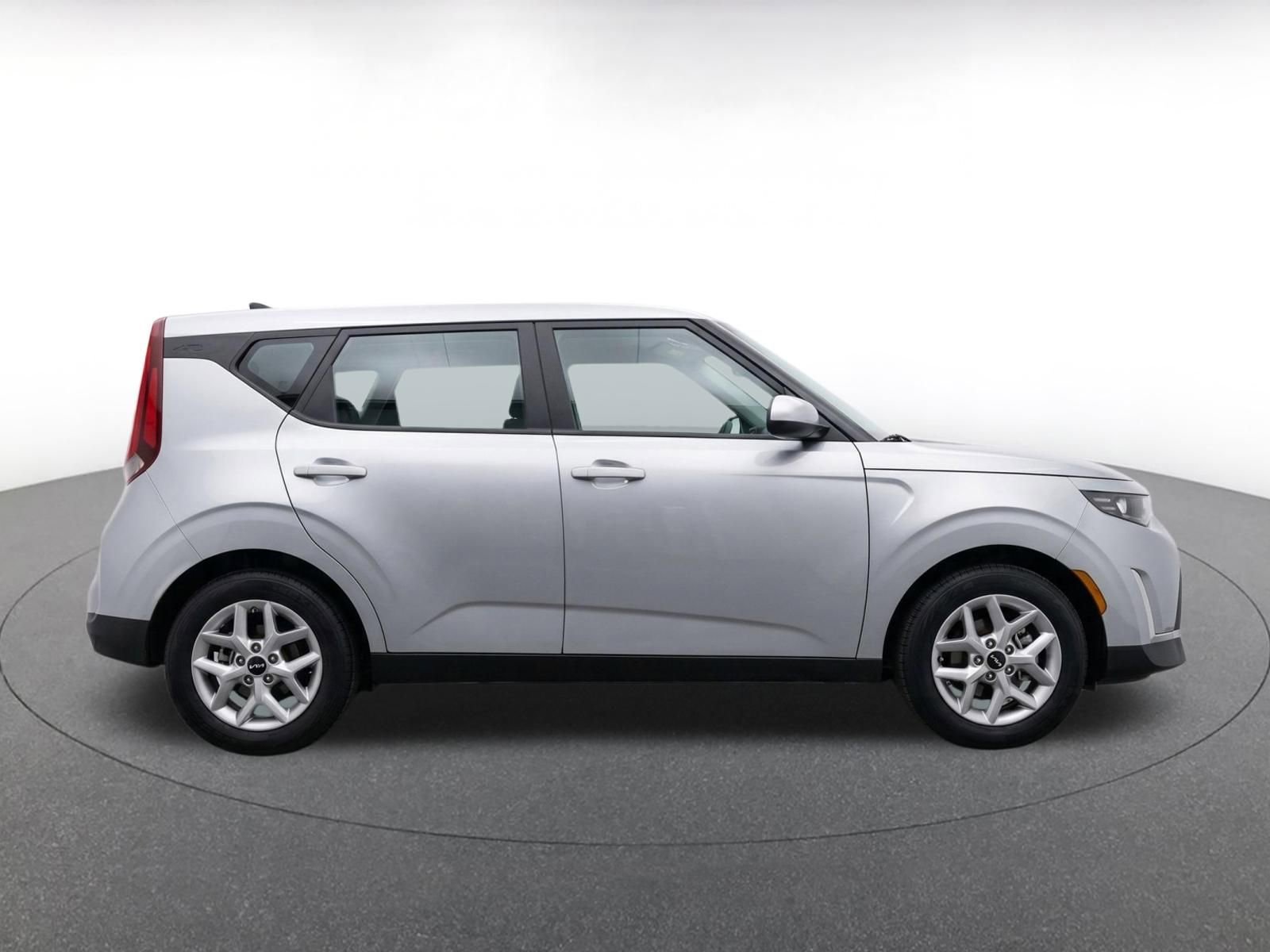 Used 2025 Kia Soul LX w/ LX Technology Package FWD image 10