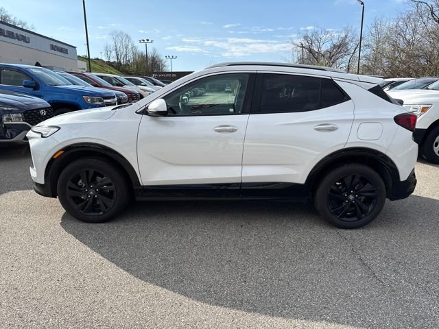 Used 2024 Buick Encore GX Sport Touring image 2