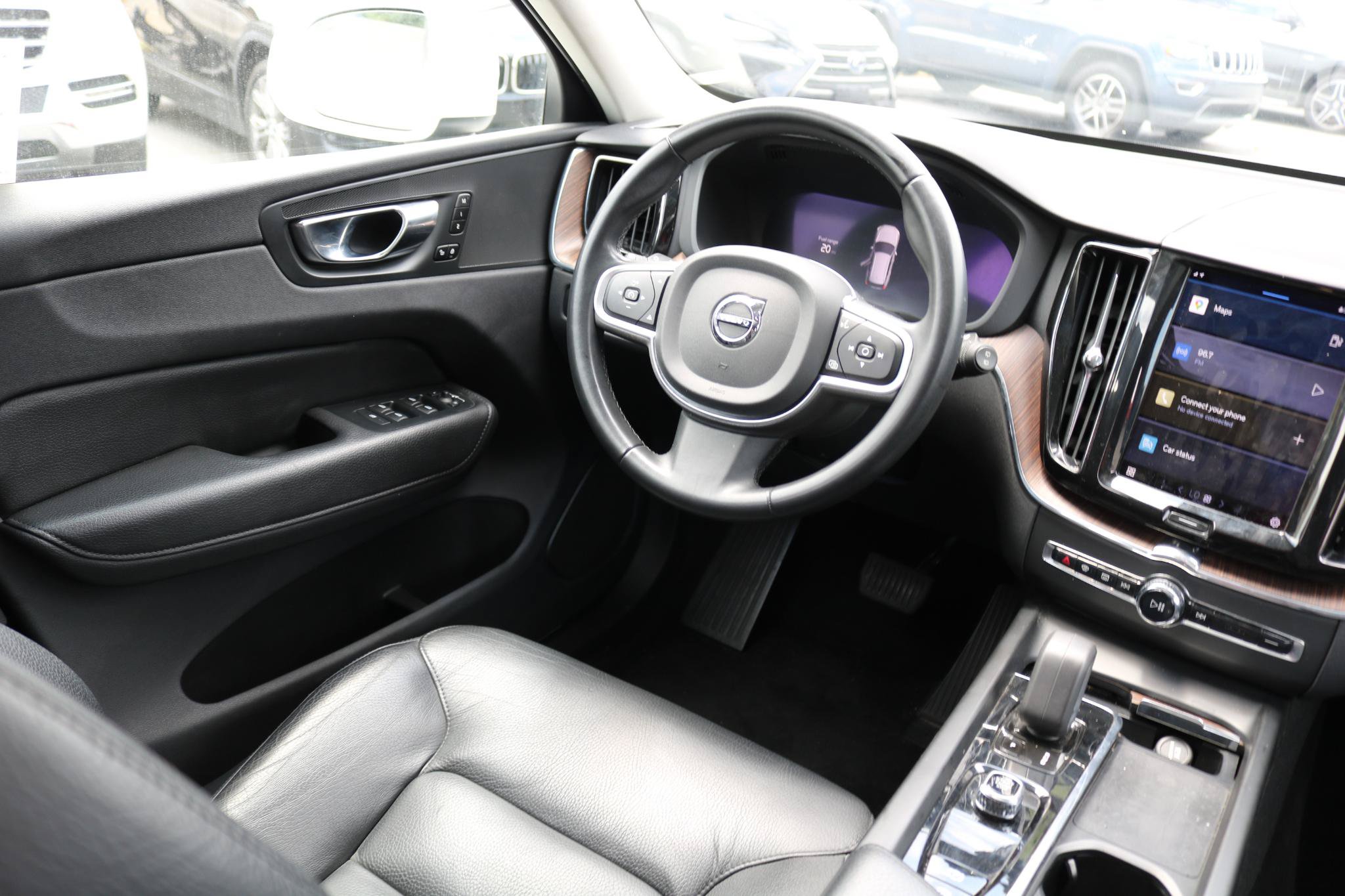 Used 2022 Volvo XC60 B5 Momentum AWD/4WD image 32