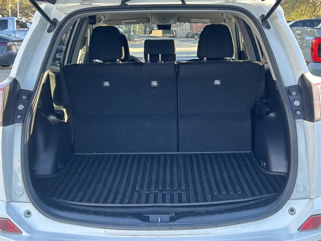 Used 2018 Toyota RAV4 LE image 14