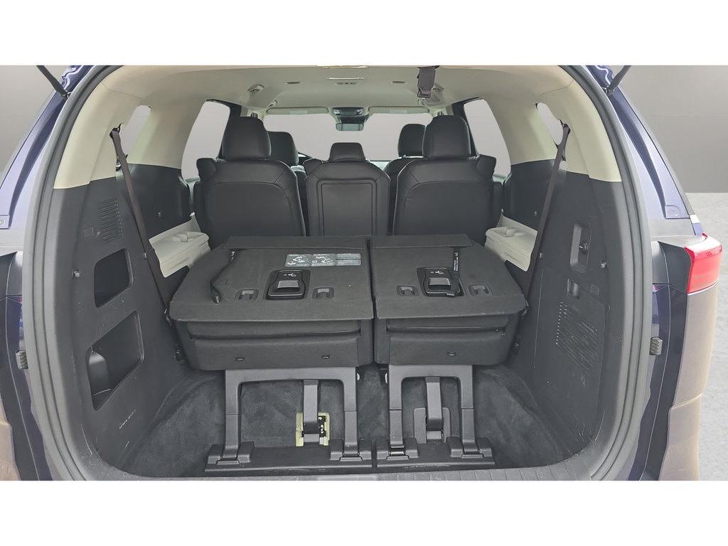 Used 2024 Kia Carnival LX FWD image 9