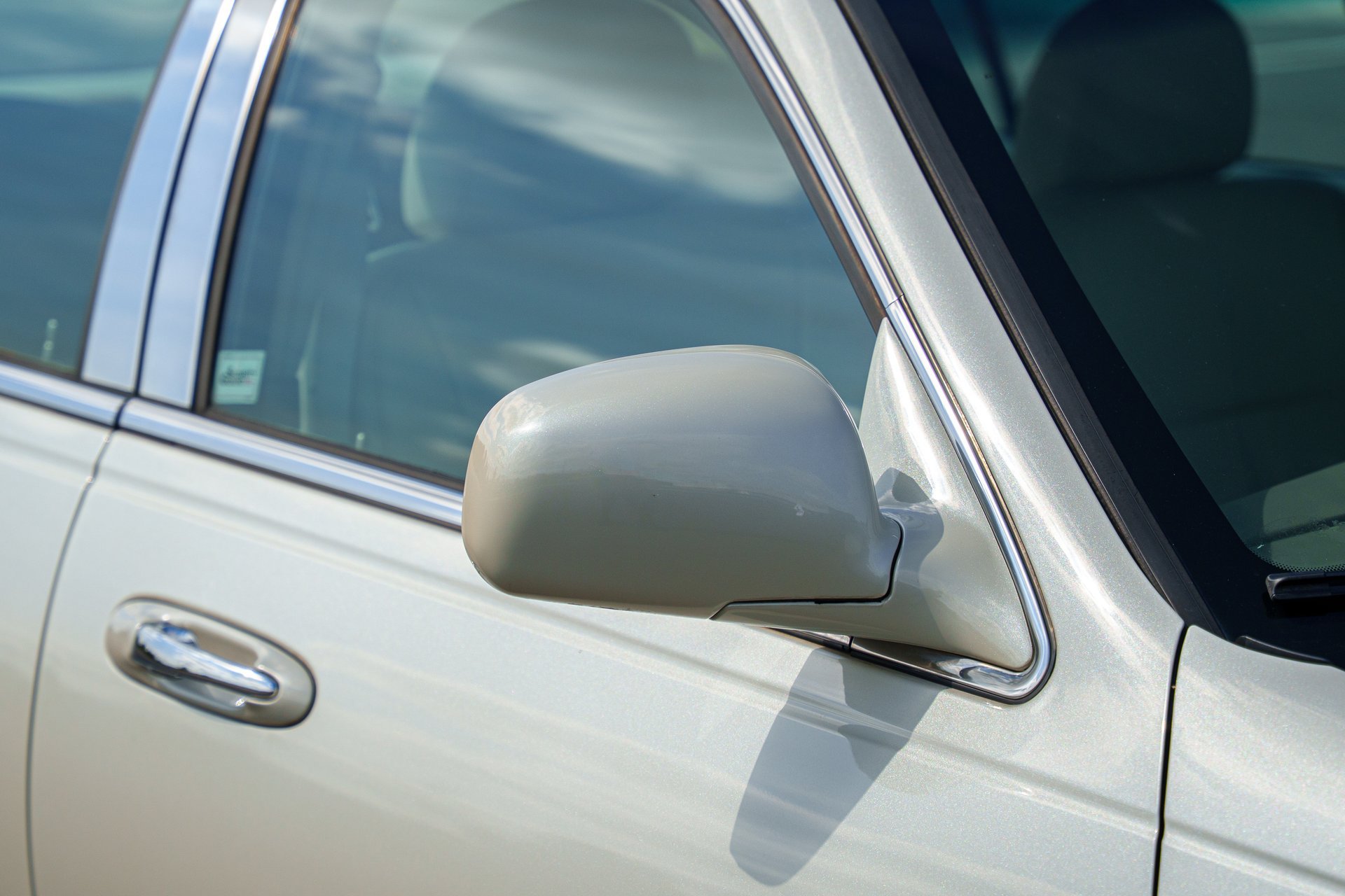 Used 2004 Lincoln Town Car Ultimate RWD image 25