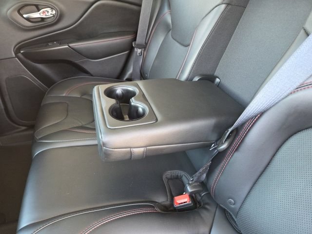 Used 2019 Jeep Cherokee Trailhawk AWD/4WD image 46