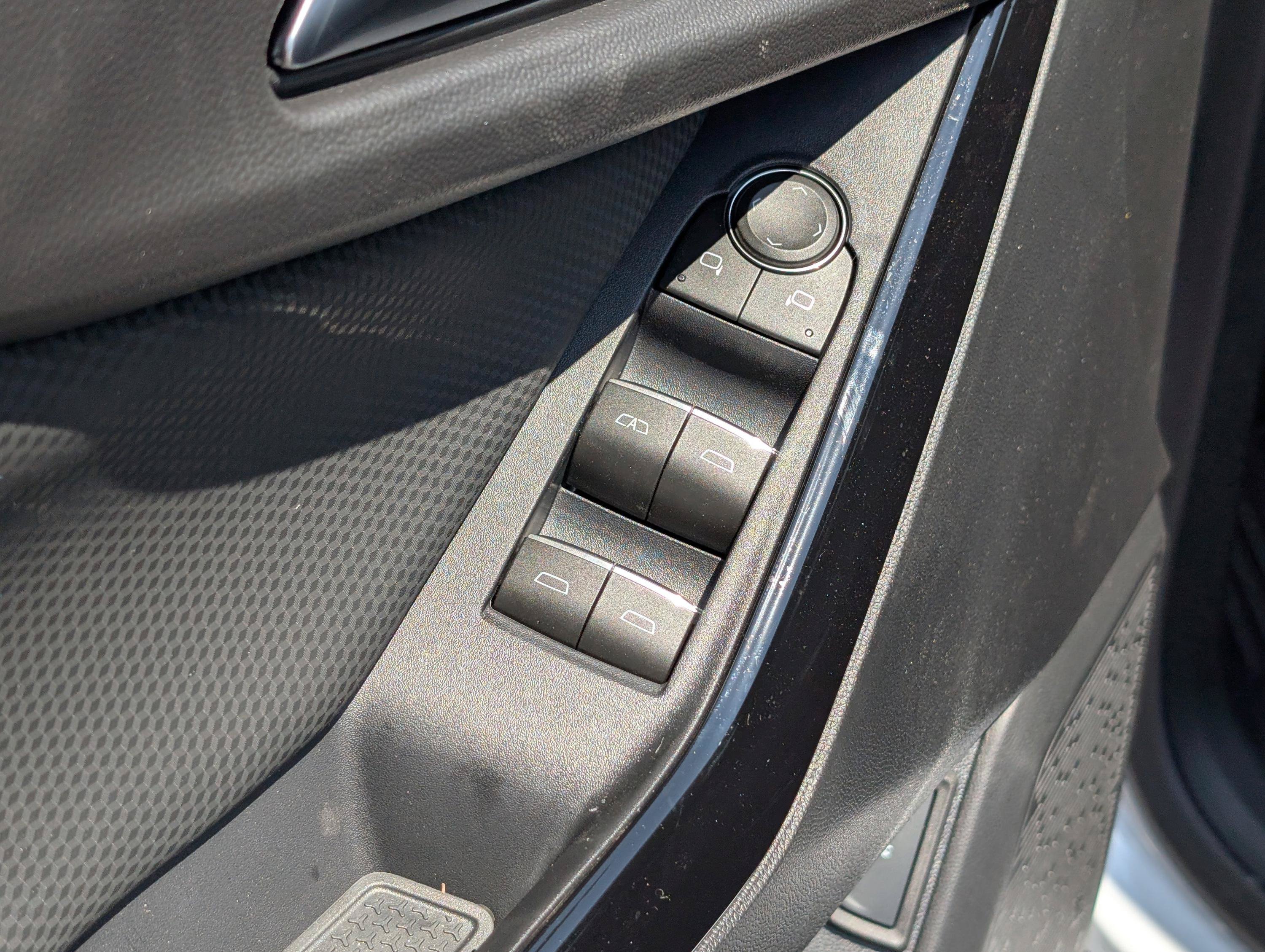 New 2026 Chevrolet Equinox RS w/ Convenience Package III FWD image 16
