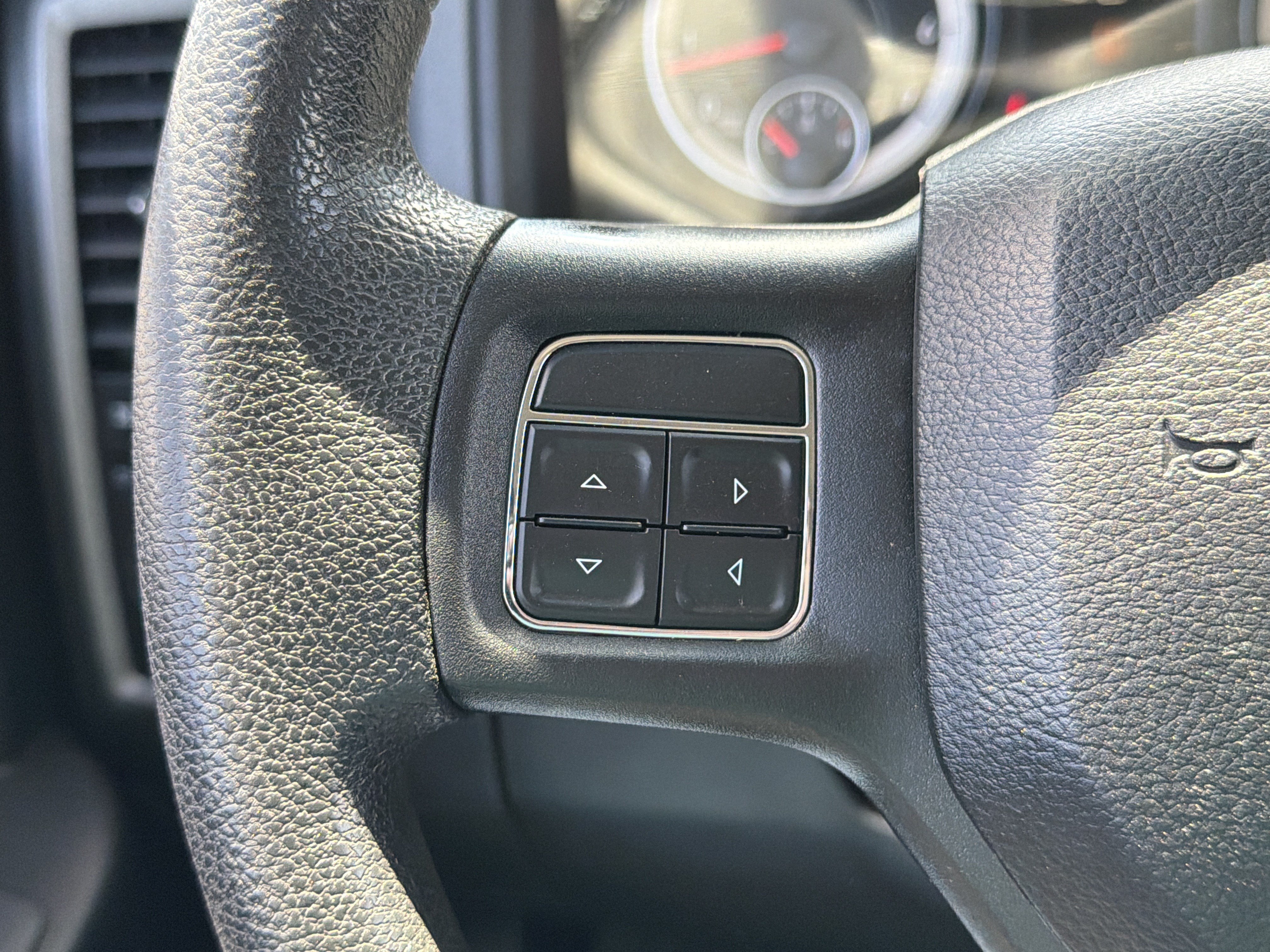Used 2018 RAM 1500 ST w/ SXT Appearance Group AWD/4WD image 17