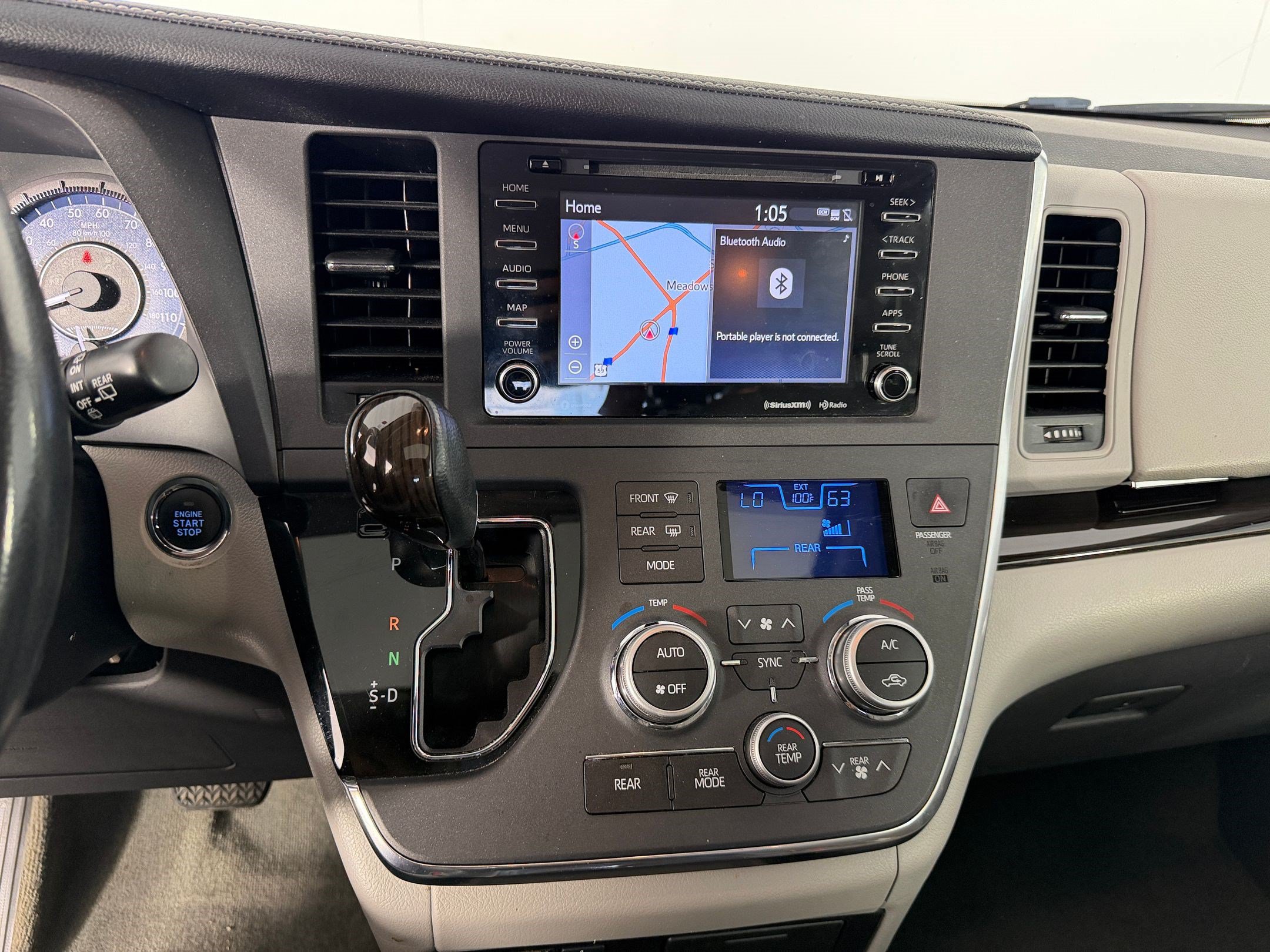 Used 2018 Toyota Sienna XLE w/ XLE Navigation Package FWD image 15